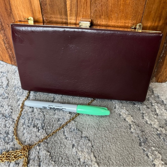 Vintage 70's Burgundy Clutch With Gold Chain Clasp Closure - Picture 3 of 8